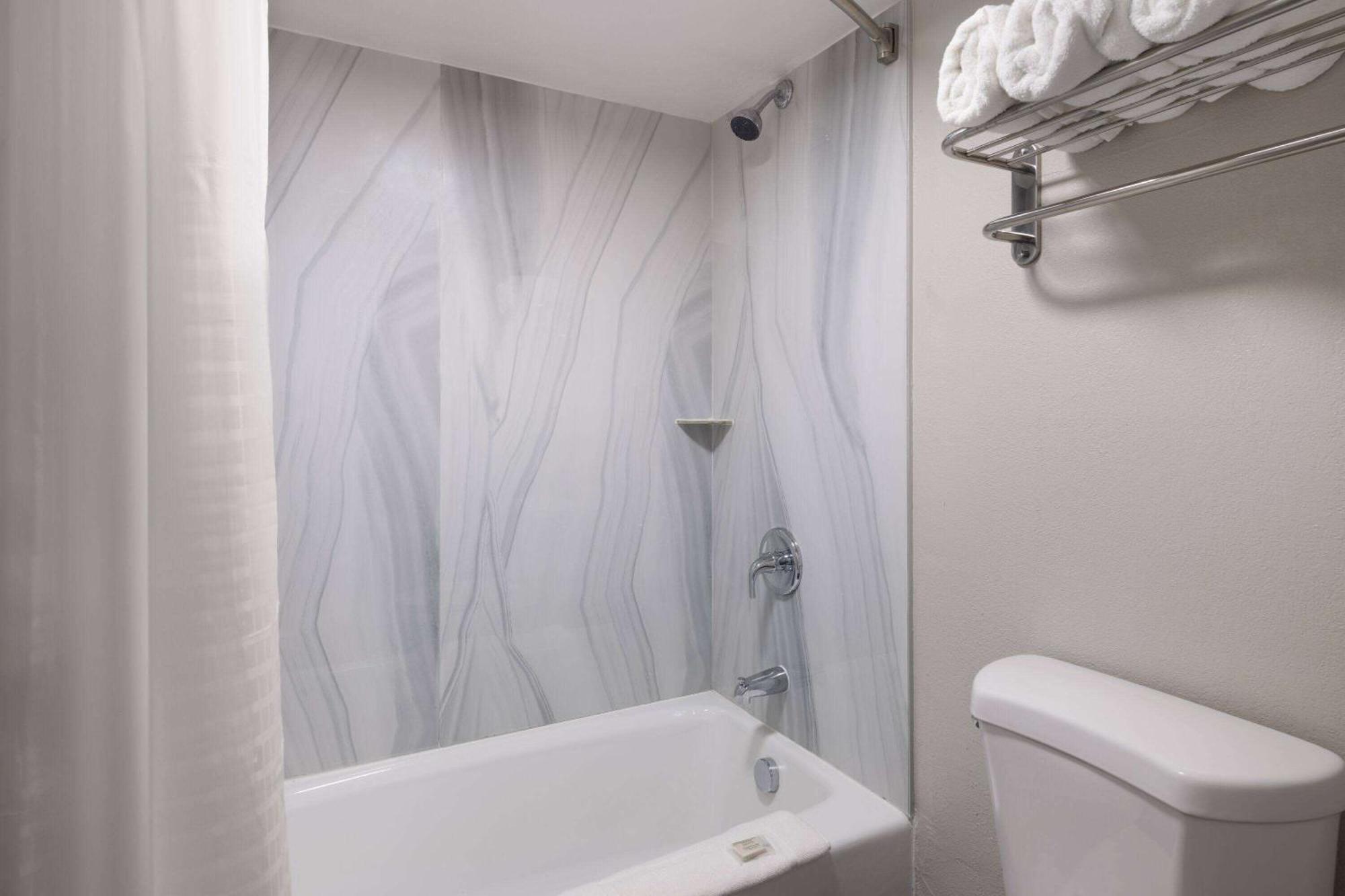 Days-Inn By Wyndham Montgomery I-85 Luaran gambar