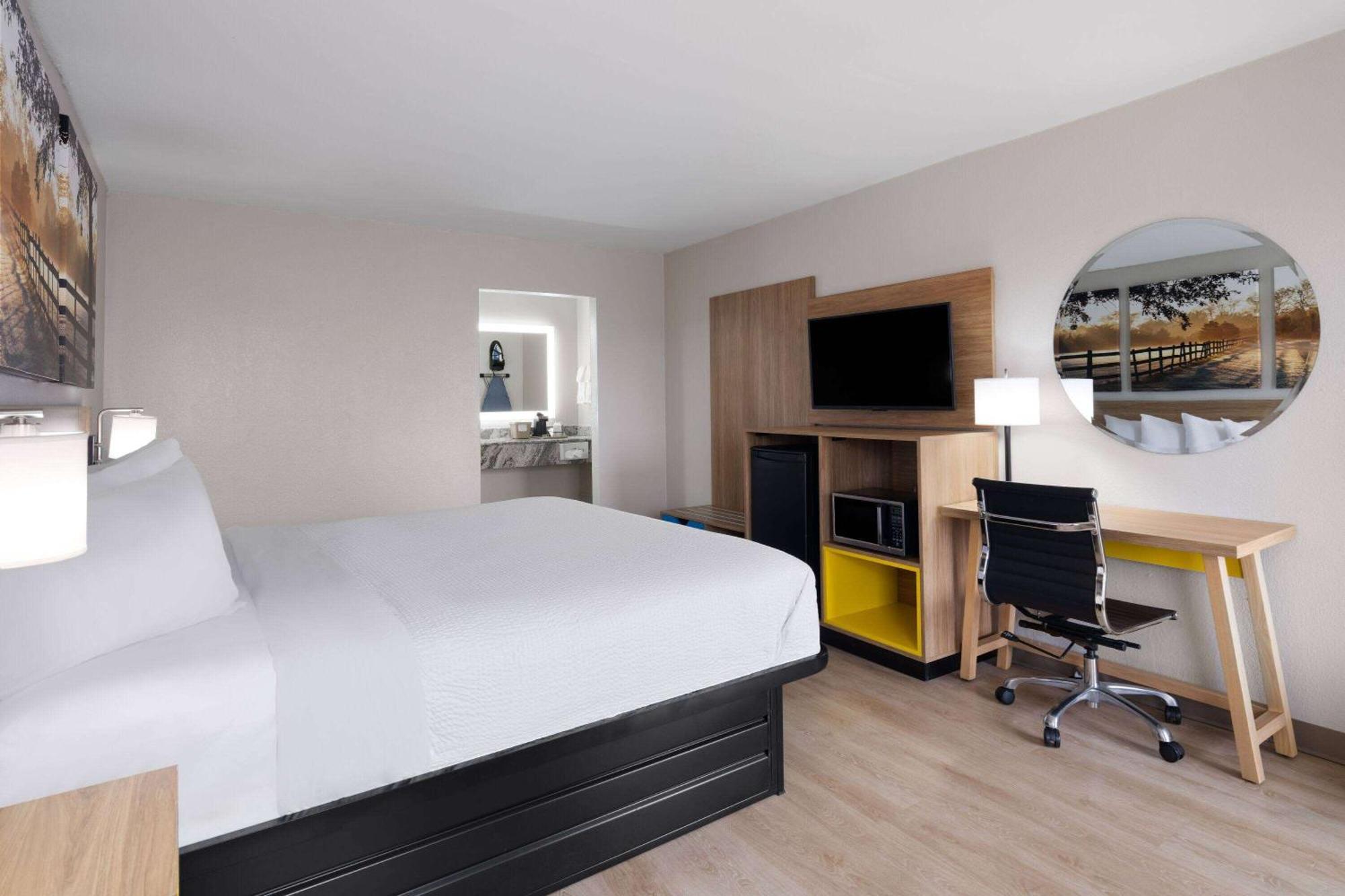 Days-Inn By Wyndham Montgomery I-85 Luaran gambar