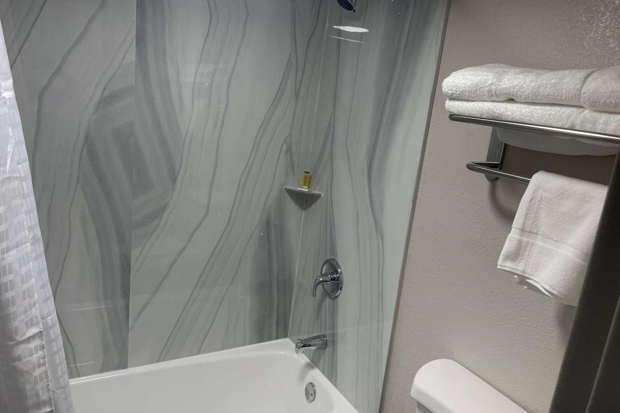 Days-Inn By Wyndham Montgomery I-85 Luaran gambar